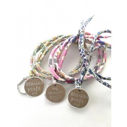 Cuelgatodo flores + chapa redonda mediana personalizada