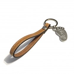 Llavero cuero pespunteado + pie personalizado