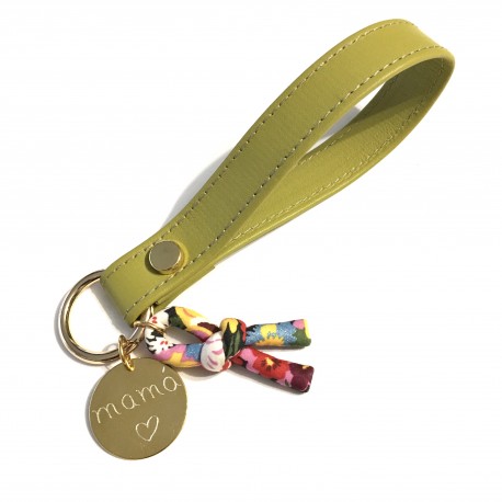 Llavero cuero pespunteado + lazo flores + chapa dorada personalizada